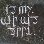 Elbisch in Stein gemeißelt - Say fuck you and smile