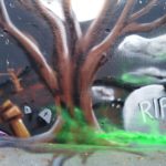 Halloween, Graffiti, der Baum mit unsrer Lichtquelle dem Mond